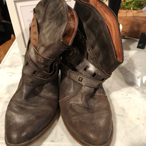 Grey Steve Madden studded cowboy boots 👢 - Picture 2 of 8